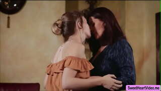 Ivy Vulfe uning oyoqlari Magdalene stmichaels yalaymiz uning mushuk qilaylik tarqaladi