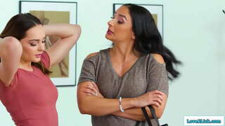 ���ੱਡੀ ਛਾਤੀ ਵਾਲੀ ਸੁਤੇਲੀ ਮਾਂ ਅਤੇ stepdaughter ਹੈ, ਨੂੰ ਇੱਕ ਗੁਪਤ ਮਾਮਲੇ ਅਤੇ ਸੋਹਣੀ ਕੁੜੀ sneaks ਵਿੱਚ milfs ਬੈੱਡਰੂਮ ਅਤੇ ਉਹ ਚੁੰਮਣ.ਲਾਤੀਨੀ ਚੱਕੇ ਉਸ ਨੂੰ ਅਤੇ ਉਸ licks ਉਸ ਭਗ