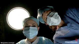 ���ંકડામણવાળા અને gagged તબીબી ખુરશી કાળી લેસ્બિયન દર્દી Cassandra સ્નો દ્વારા પ્રભુત્વ છે ડૉક્ટર માં વપરાતી રબ્બર ની વસ્તુ ચેનલ પ્રેસ્ટન પછી spanked માં સસ્પેન્શન