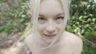 ���ਾਮੋਤੇਜਤ ਨੌਜਵਾਨ ਤੰਗ ਵੱਡੀ ਲੂੰਡ ਜੰਗਲ ਵਿਚ. Karneli ਬੰਦੀ