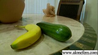 لطيف في سن المراهقة الهواة اللعب مع قضبان اصطناعية vid-14