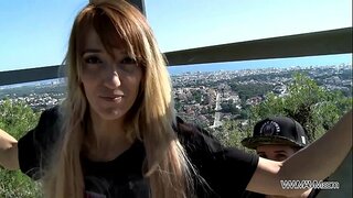 Malakas na taong mapula ang buhok milf halos drilled sa kanyang puwit sa publiko