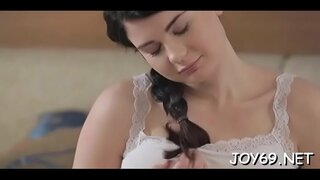 Prurient Lucy L. sa pomaly dostáva nahú, len tak pre zábavu